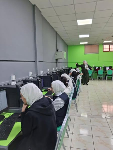 المدارس العمرية