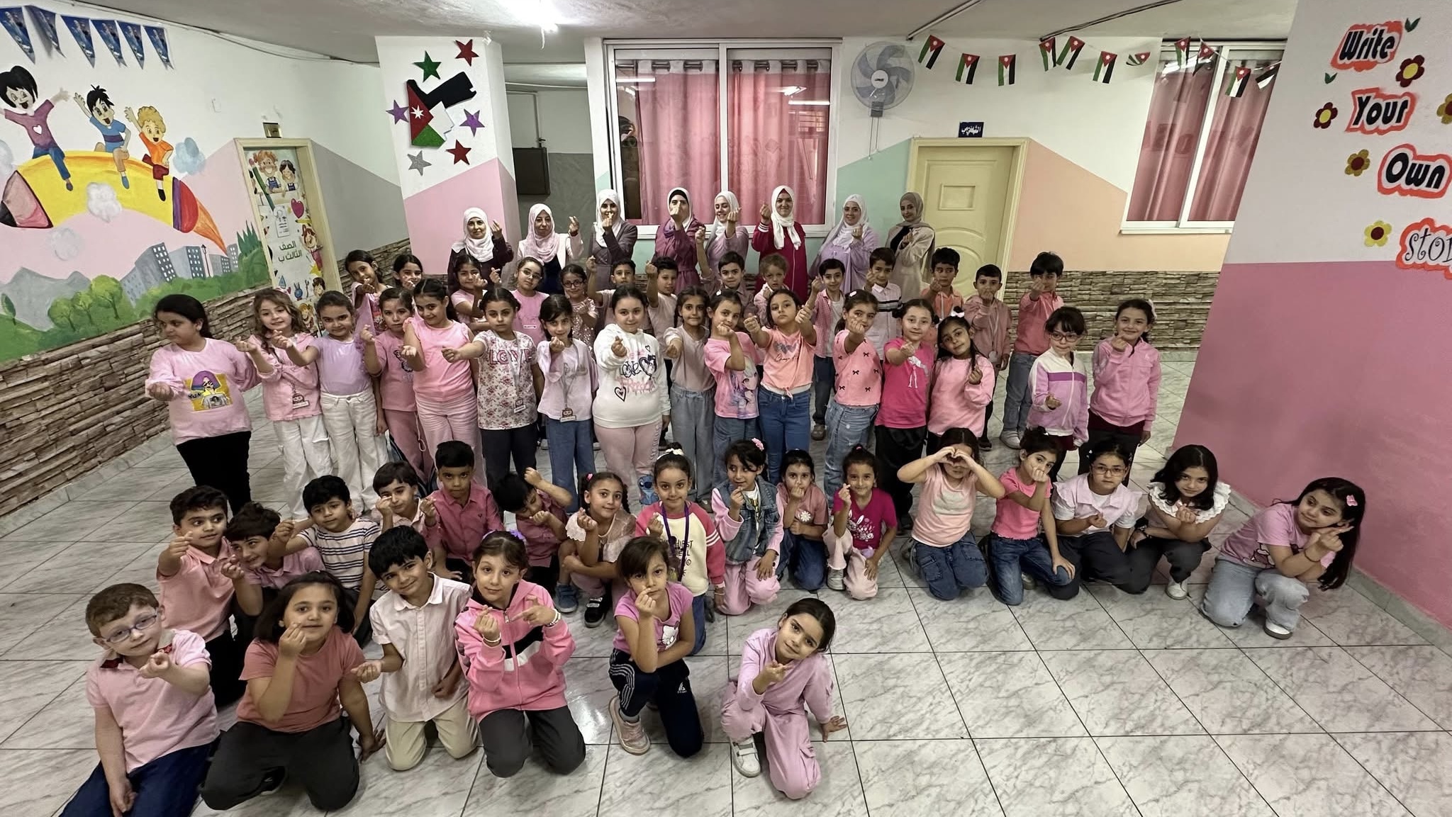 قامت مدارس الفريد النموذجية بالتعاون مع مركز الحسين للسرطان بعمل ندوة توعوية للأمهات حول سرطان الثدي