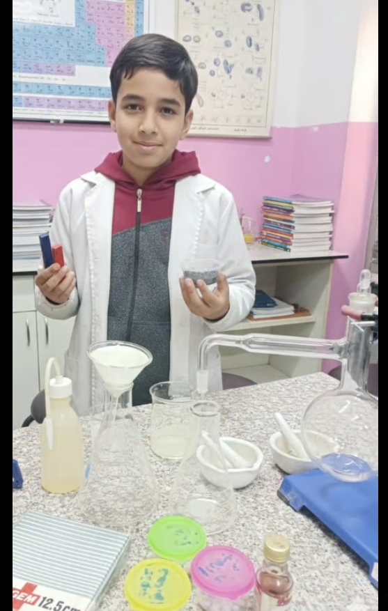 أجواء من التفاعل والحماس في حصة العلوم مع الصف السادس