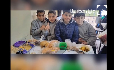 نجوم الصف الخامس يتألقون في درس مجموعات الغذاء