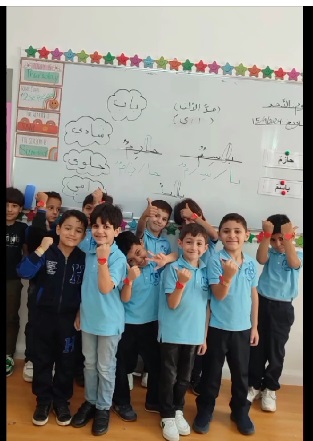 أبطال الصف الأول قامو بعمل نشاط ساعة حب