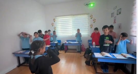Our amazing heroes of grade 4 enjoyed their English  class